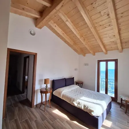 Hillside Haven - Sea View Retreat With Pool Access * 라팔로