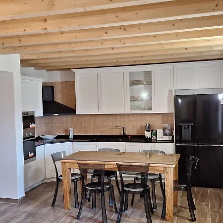 Hillside Haven - Sea View Retreat With Pool Access 펜션 라팔로
