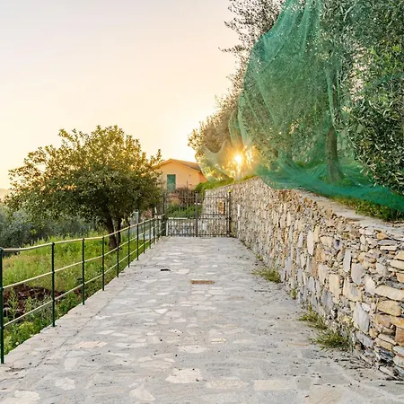 Tatil Evi Hillside Haven - Sea View Retreat With Pool Access Rapallo