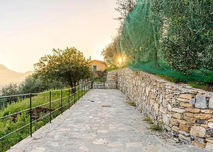 Feriehus Hillside Haven - Sea View Retreat With Pool Access Rapallo