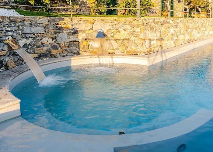 Nyaraló Hillside Haven - Sea View Retreat With Pool Access