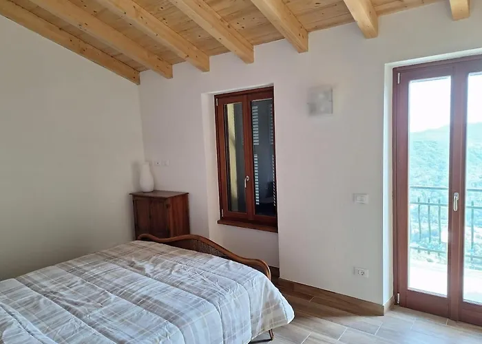 Hillside Haven - Sea View Retreat With Pool Access Nyaraló