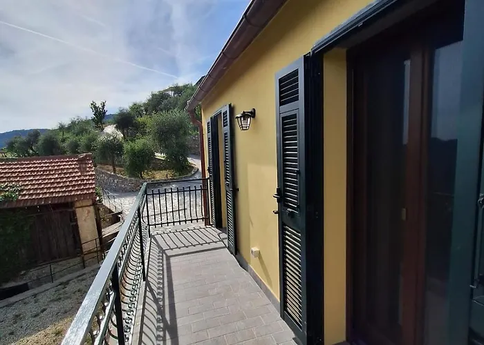 Feriehus Hillside Haven - Sea View Retreat With Pool Access *